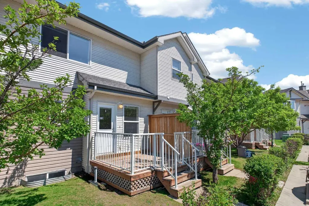 118 Royal Birch Villas NW Calgary AB T3G 5V2