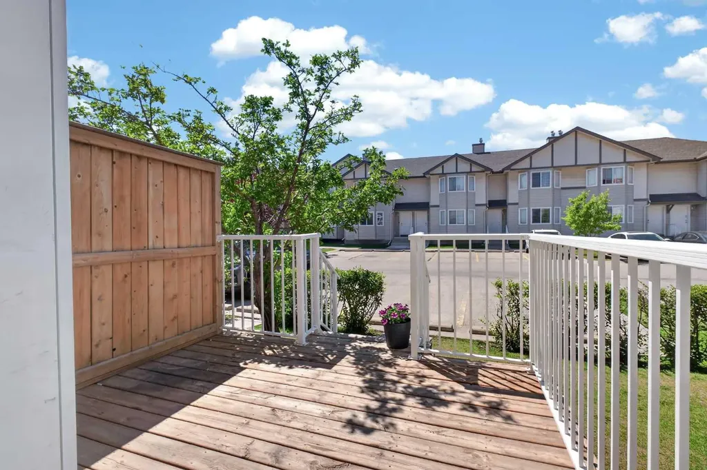 118 Royal Birch Villas NW Calgary AB T3G 5V2