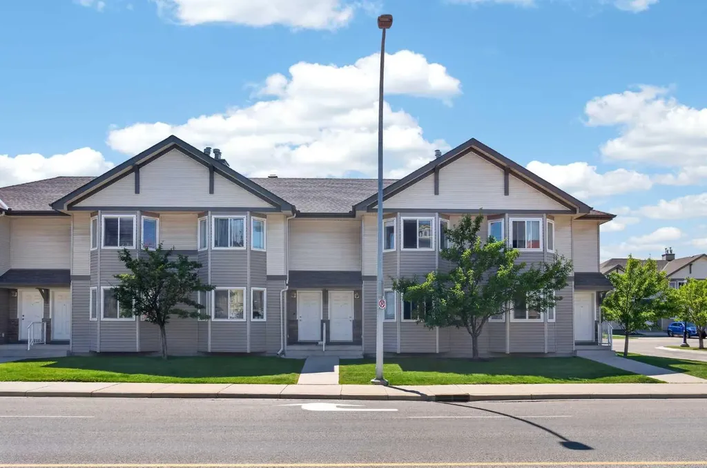 118 Royal Birch Villas NW Calgary AB T3G 5V2