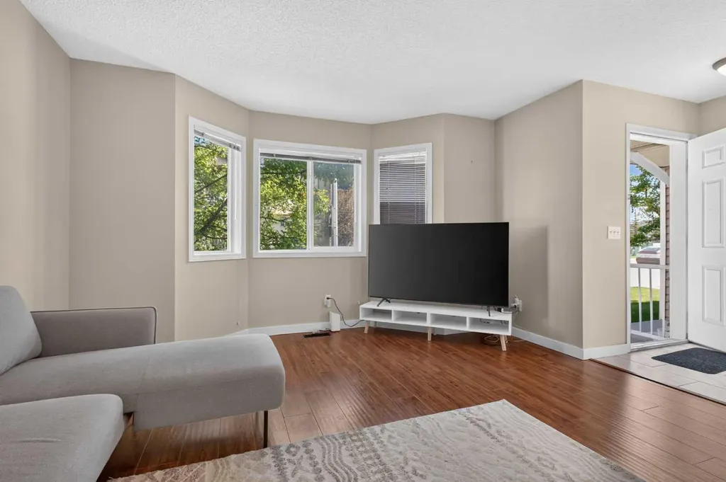 118 Royal Birch Villas NW Calgary AB T3G 5V2