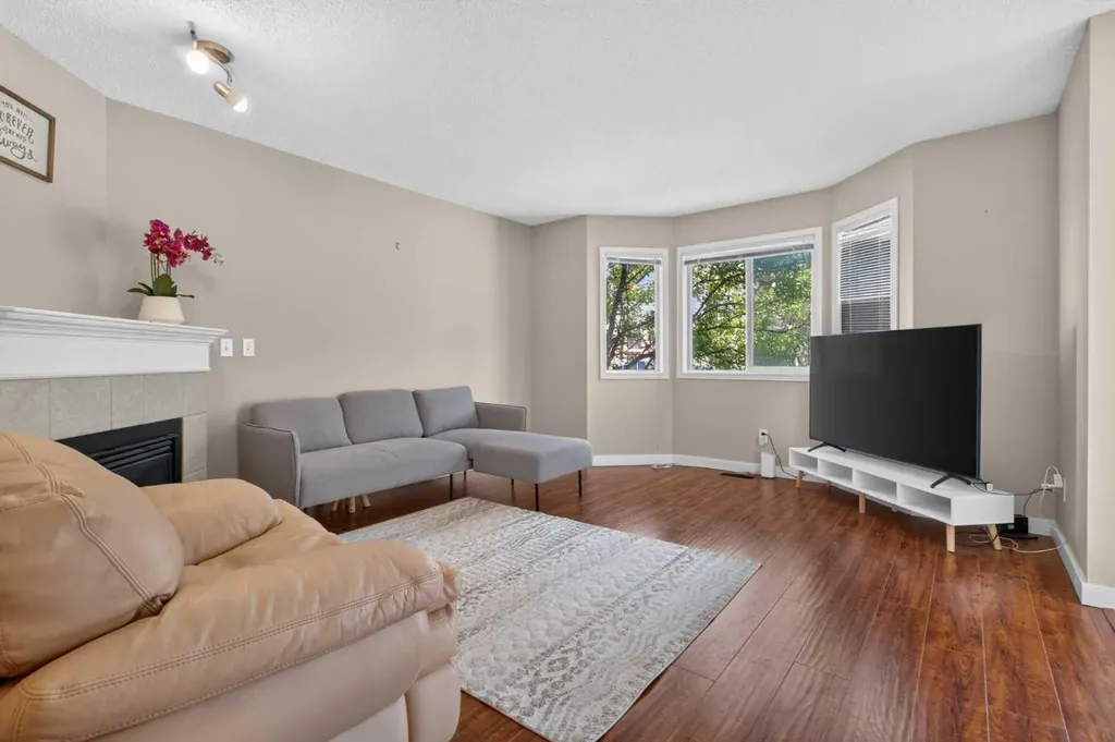 118 Royal Birch Villas NW Calgary AB T3G 5V2