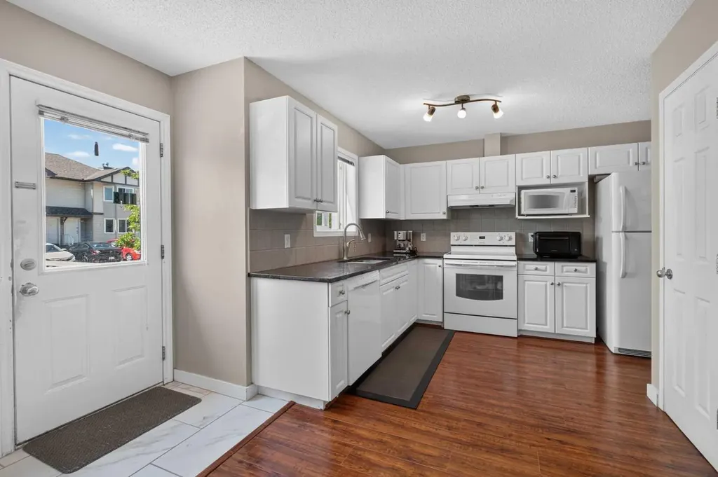 118 Royal Birch Villas NW Calgary AB T3G 5V2