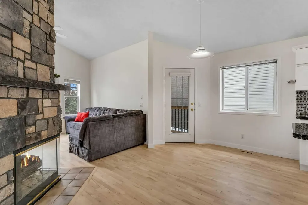 44 Douglas Glen Crescent Calgary AB T2Z 3M6