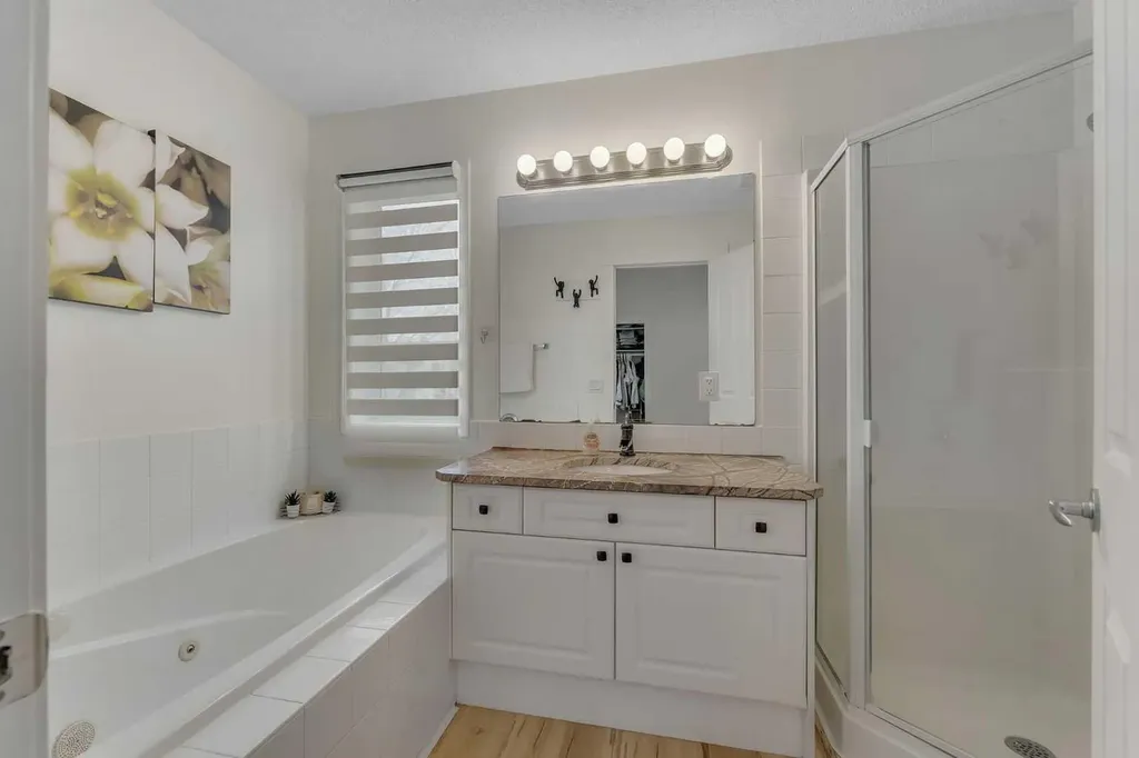44 Douglas Glen Crescent Calgary AB T2Z 3M6