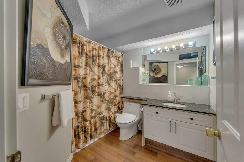 44 Douglas Glen Crescent Calgary AB T2Z 3M6