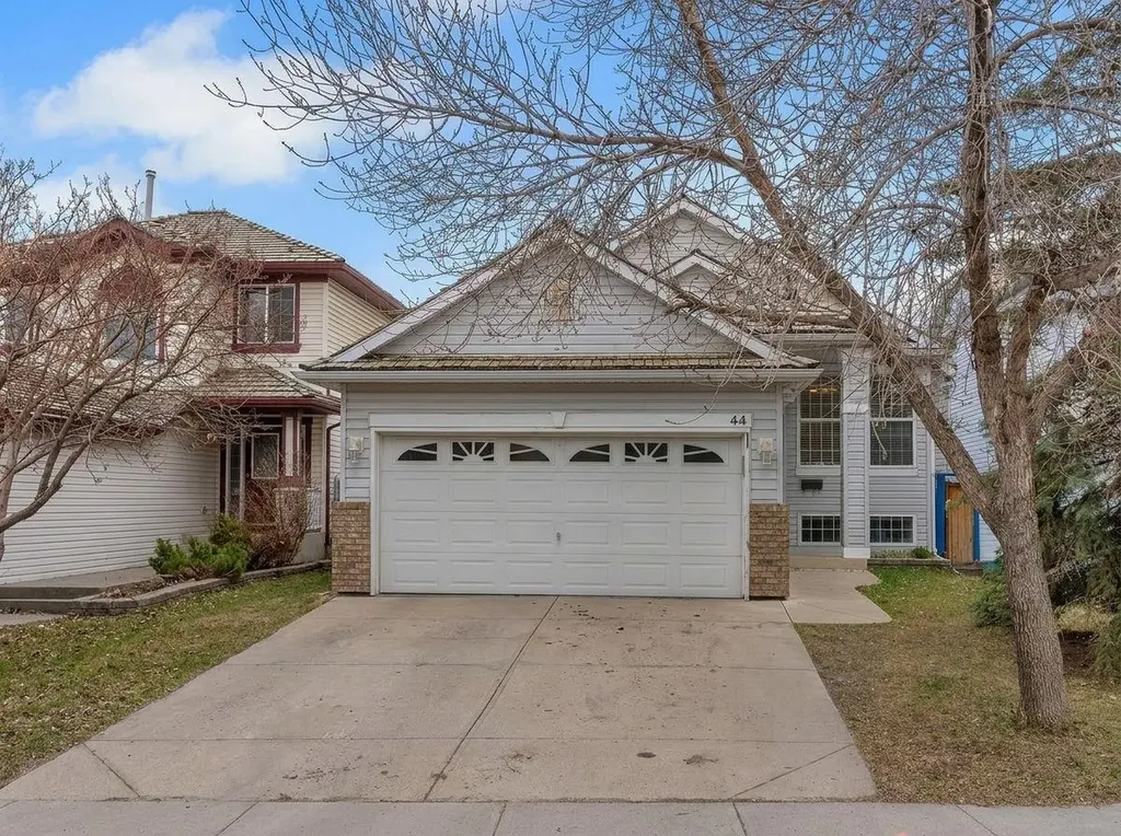 44 Douglas Glen Crescent Calgary AB T2Z 3M6
