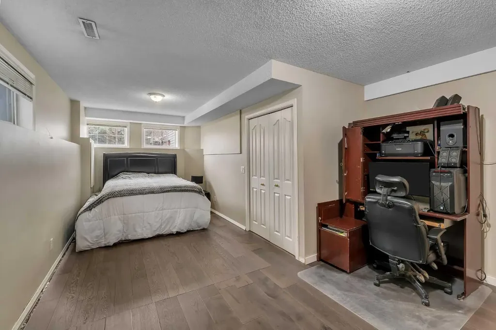 44 Douglas Glen Crescent Calgary AB T2Z 3M6