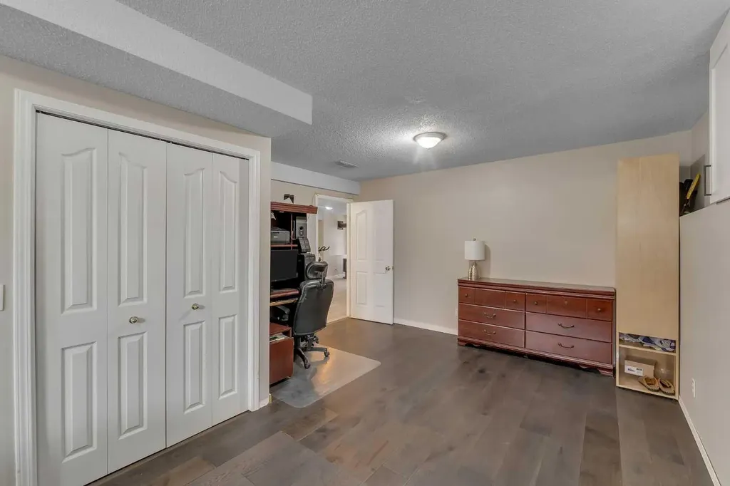 44 Douglas Glen Crescent Calgary AB T2Z 3M6