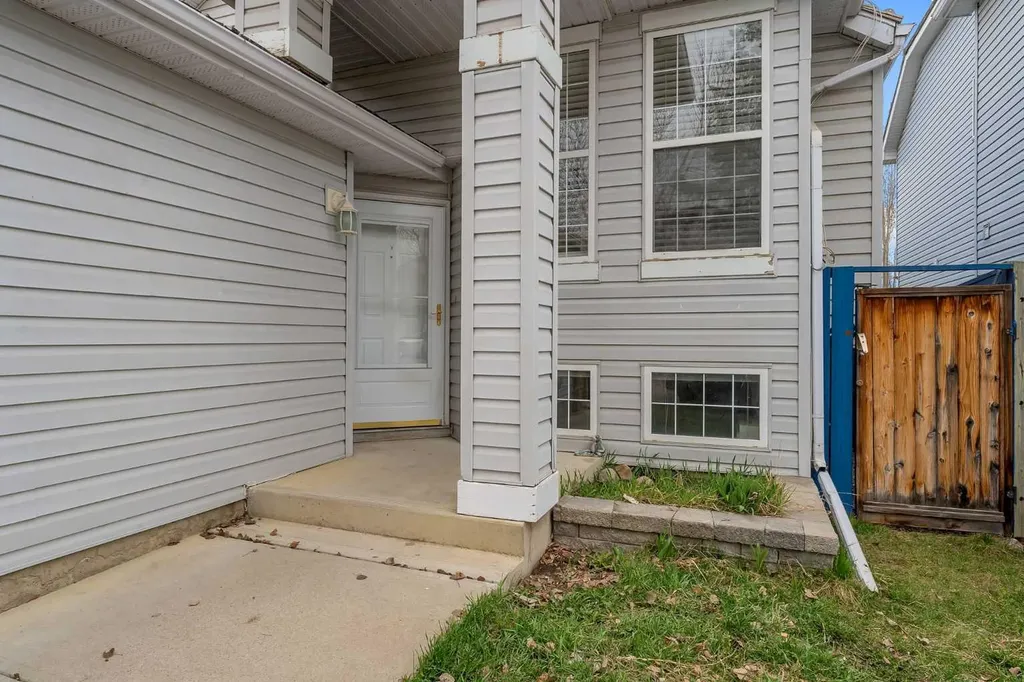 44 Douglas Glen Crescent Calgary AB T2Z 3M6