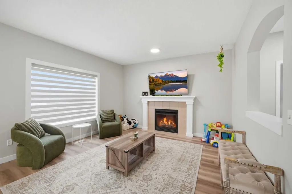 793 Luxstone Landing SW Airdrie AB T4B 3K9