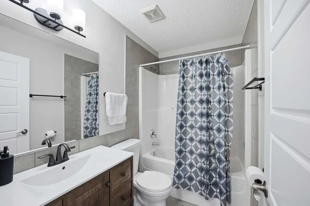 793 Luxstone Landing SW Airdrie AB T4B 3K9