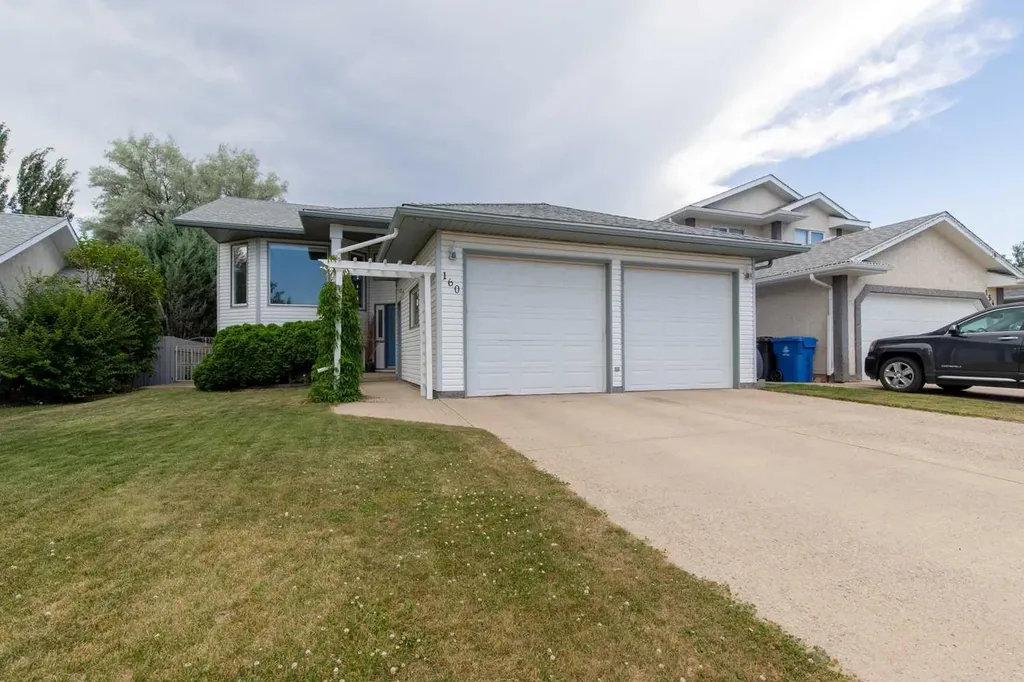160 Heritage Boulevard W Lethbridge AB T1K 6X1