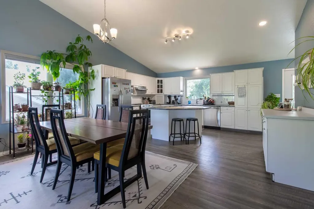160 Heritage Boulevard W Lethbridge AB T1K 6X1