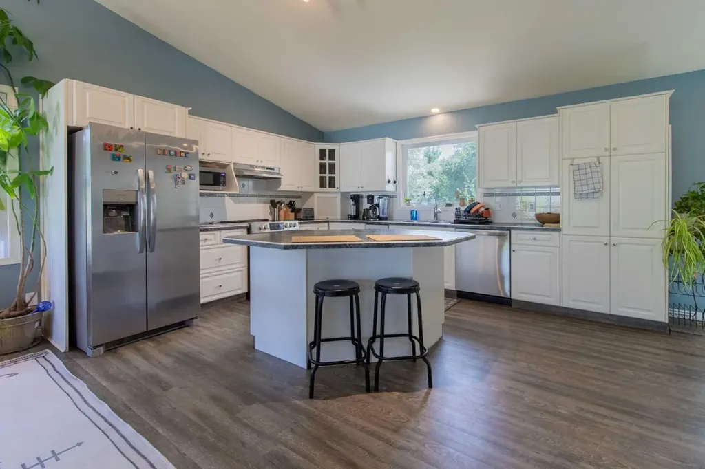 160 Heritage Boulevard W Lethbridge AB T1K 6X1