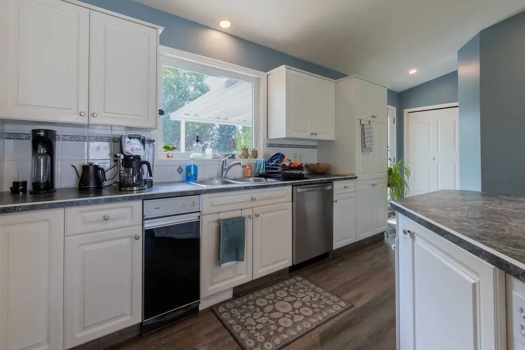 160 Heritage Boulevard W Lethbridge AB T1K 6X1