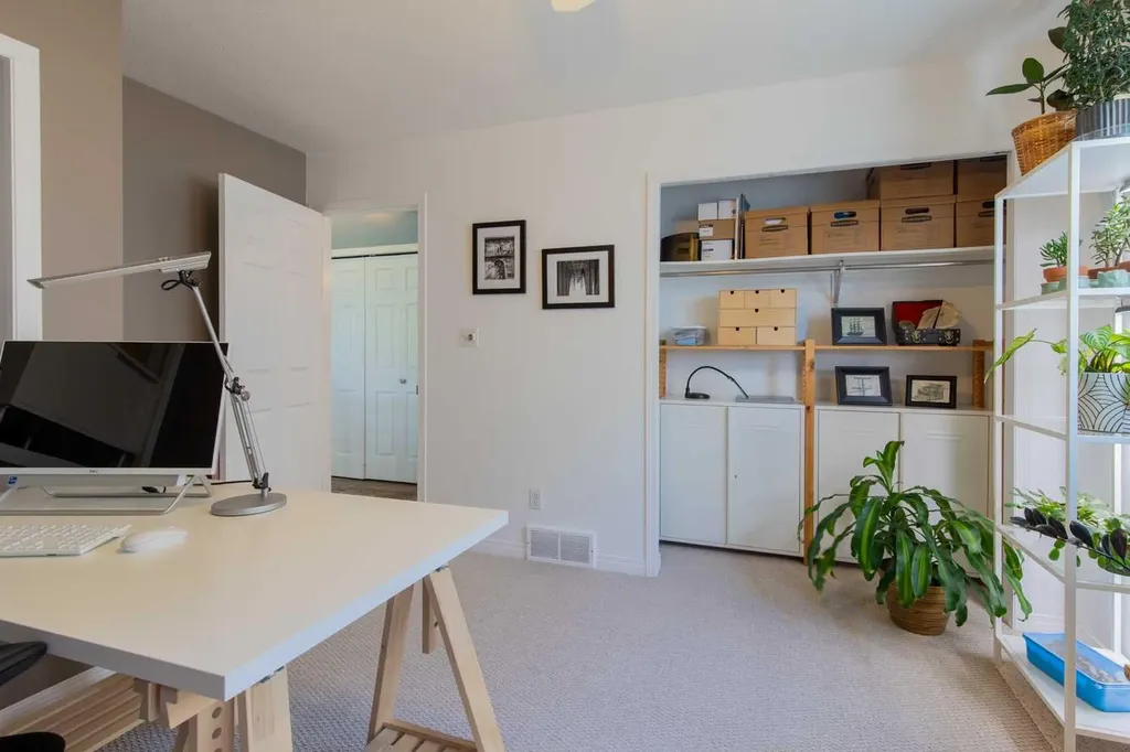 160 Heritage Boulevard W Lethbridge AB T1K 6X1