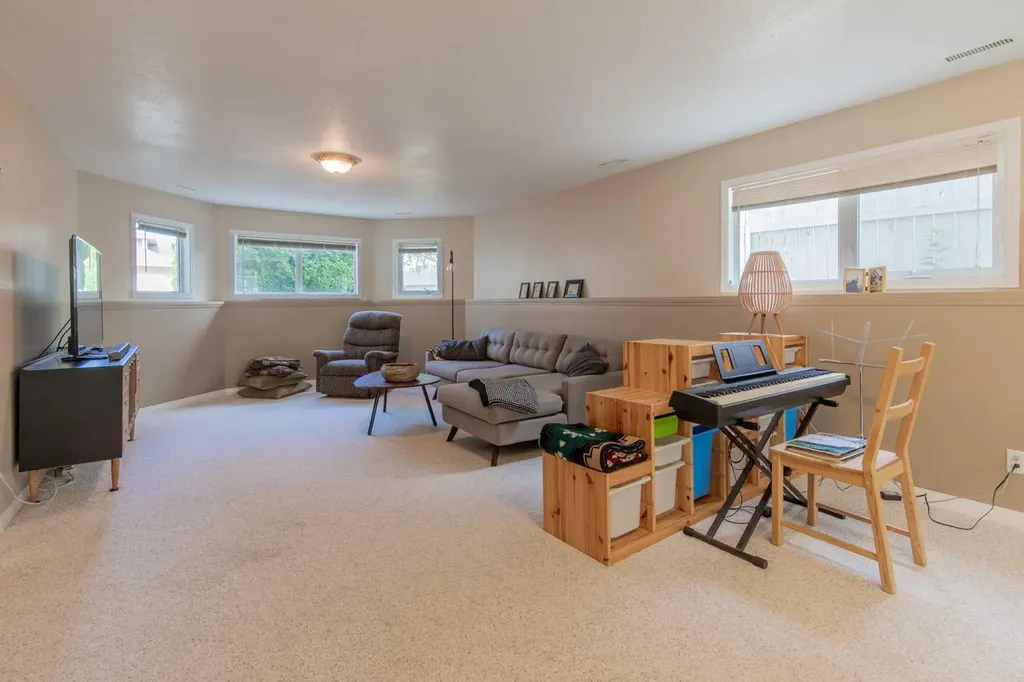 160 Heritage Boulevard W Lethbridge AB T1K 6X1