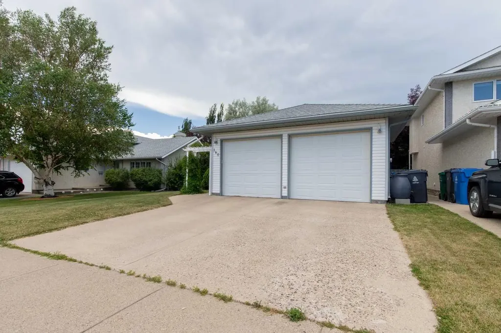 160 Heritage Boulevard W Lethbridge AB T1K 6X1