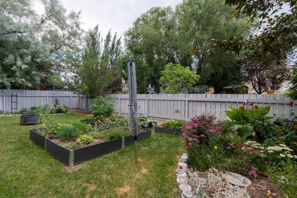 160 Heritage Boulevard W Lethbridge AB T1K 6X1