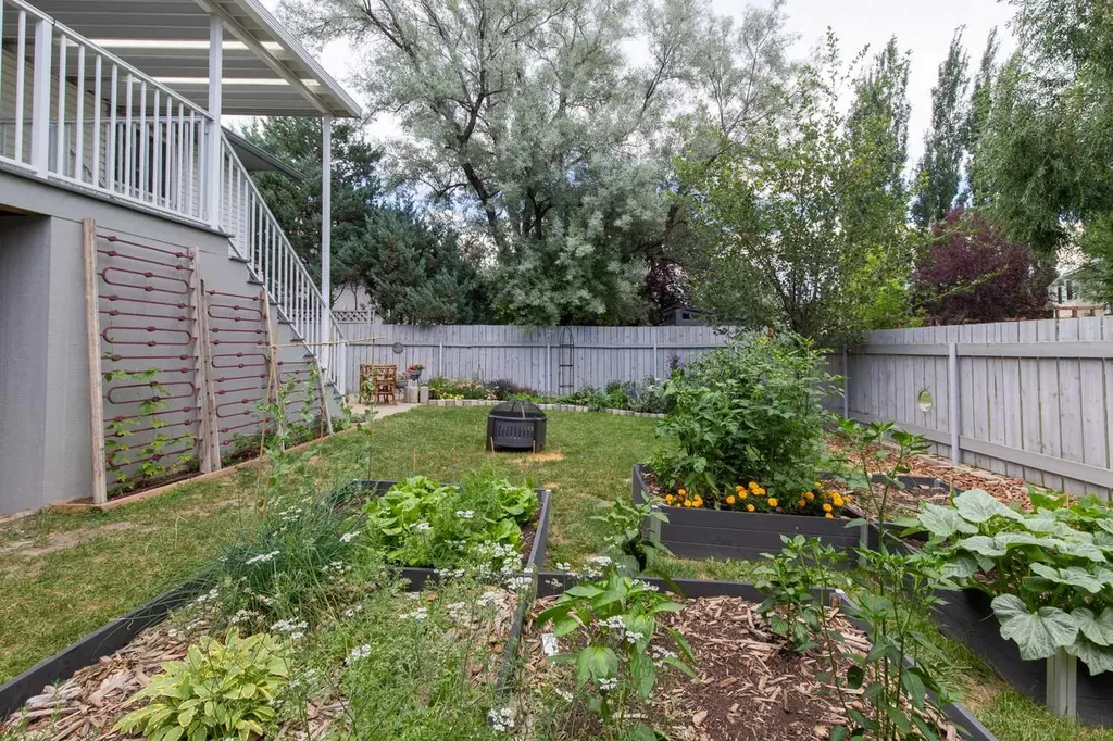 160 Heritage Boulevard W Lethbridge AB T1K 6X1