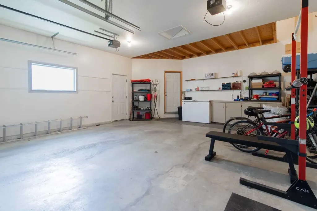 160 Heritage Boulevard W Lethbridge AB T1K 6X1
