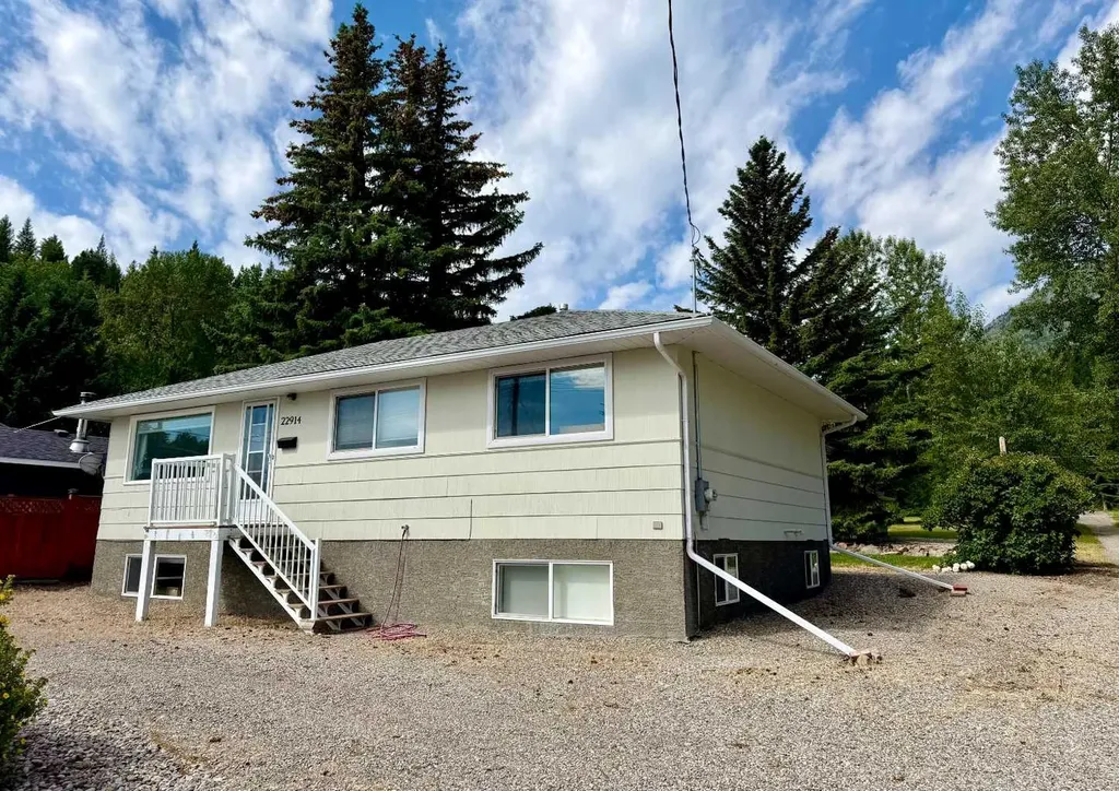 22914 6 Avenue E Hillcrest AB T0K 1C0
