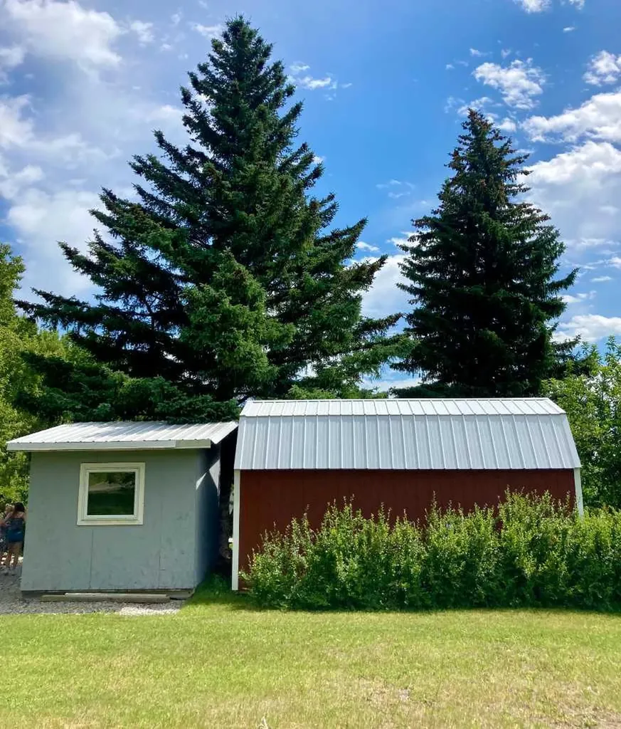 22914 6 Avenue E Hillcrest AB T0K 1C0