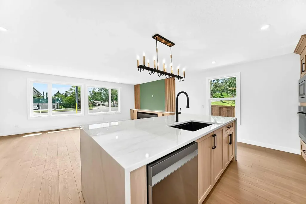 1204 Lake Sylvan Drive SE Calgary AB T2J3C8