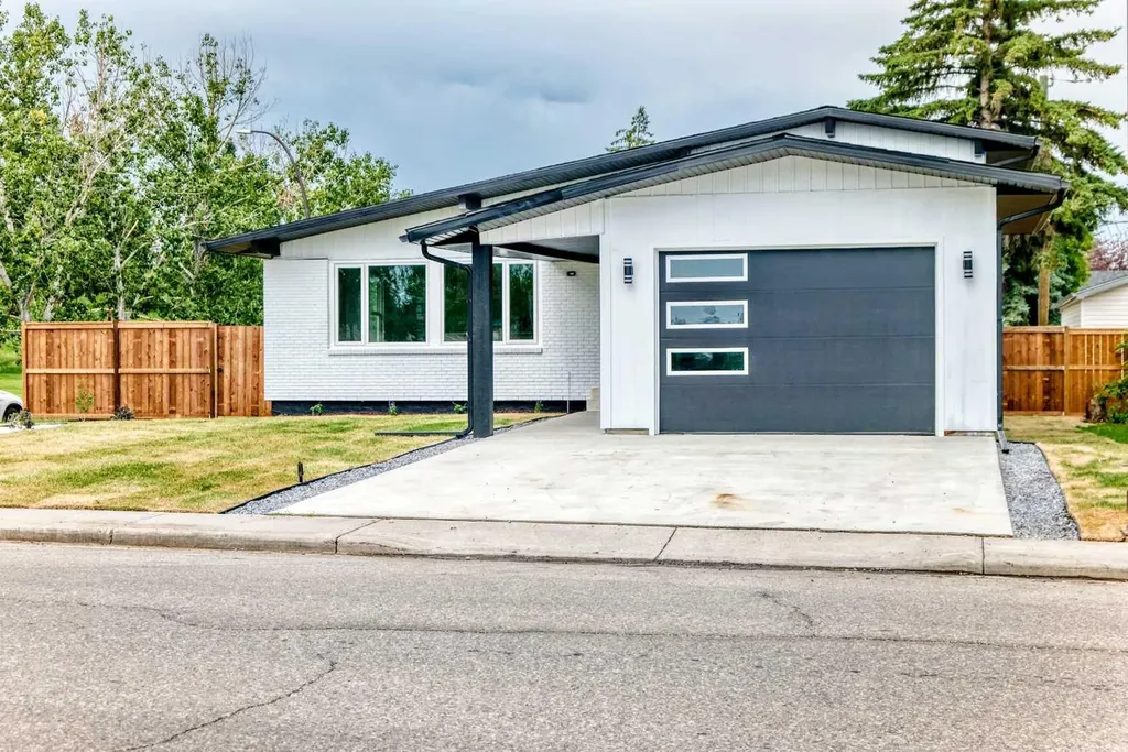 1204 Lake Sylvan Drive SE Calgary AB T2J3C8