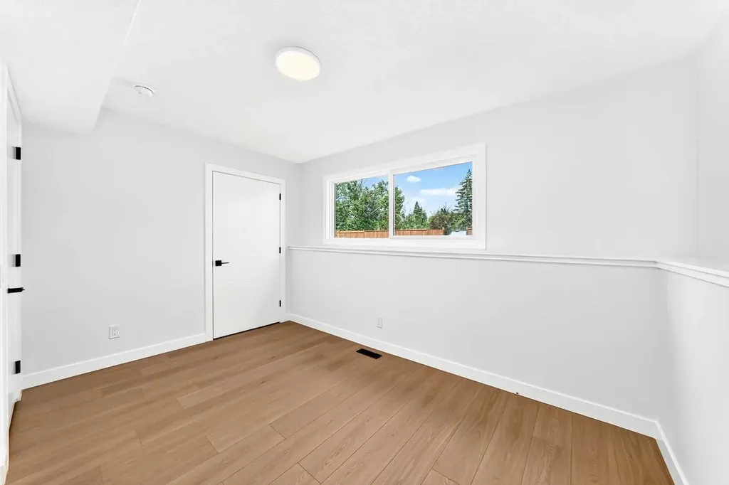 1204 Lake Sylvan Drive SE Calgary AB T2J3C8