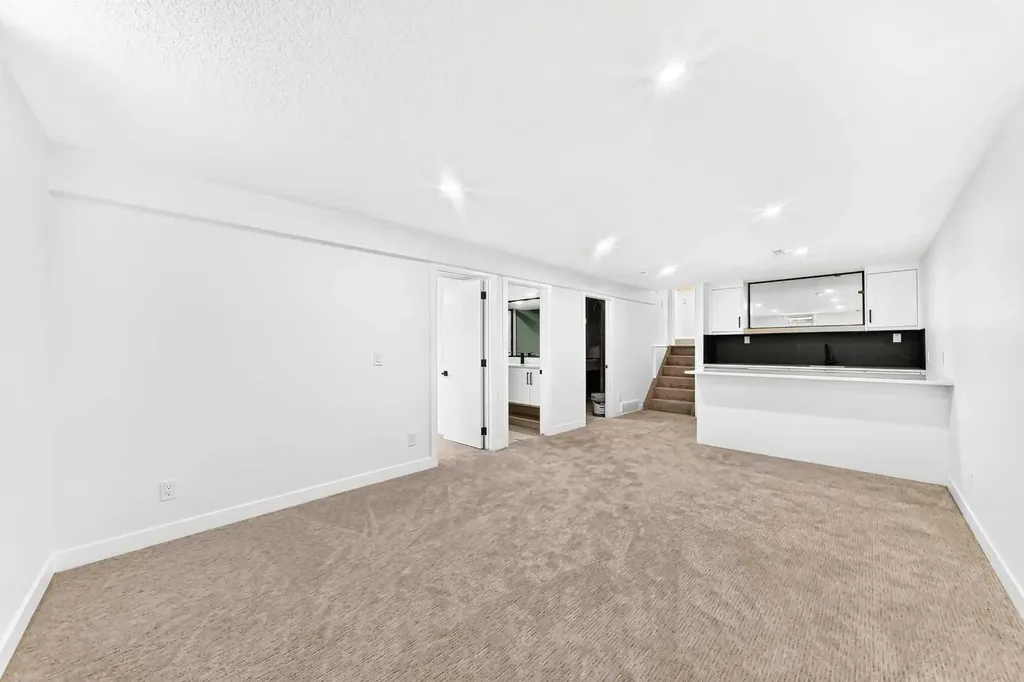 1204 Lake Sylvan Drive SE Calgary AB T2J3C8