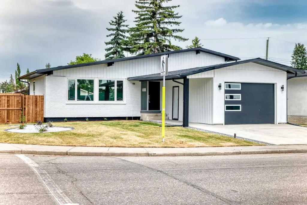 1204 Lake Sylvan Drive SE Calgary AB T2J3C8