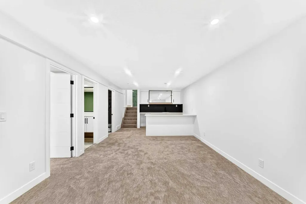 1204 Lake Sylvan Drive SE Calgary AB T2J3C8