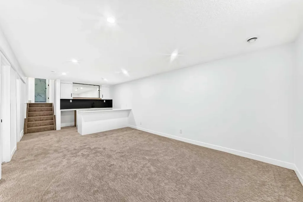1204 Lake Sylvan Drive SE Calgary AB T2J3C8