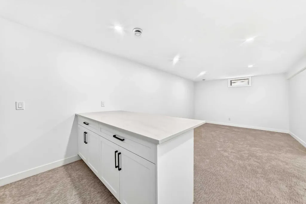 1204 Lake Sylvan Drive SE Calgary AB T2J3C8