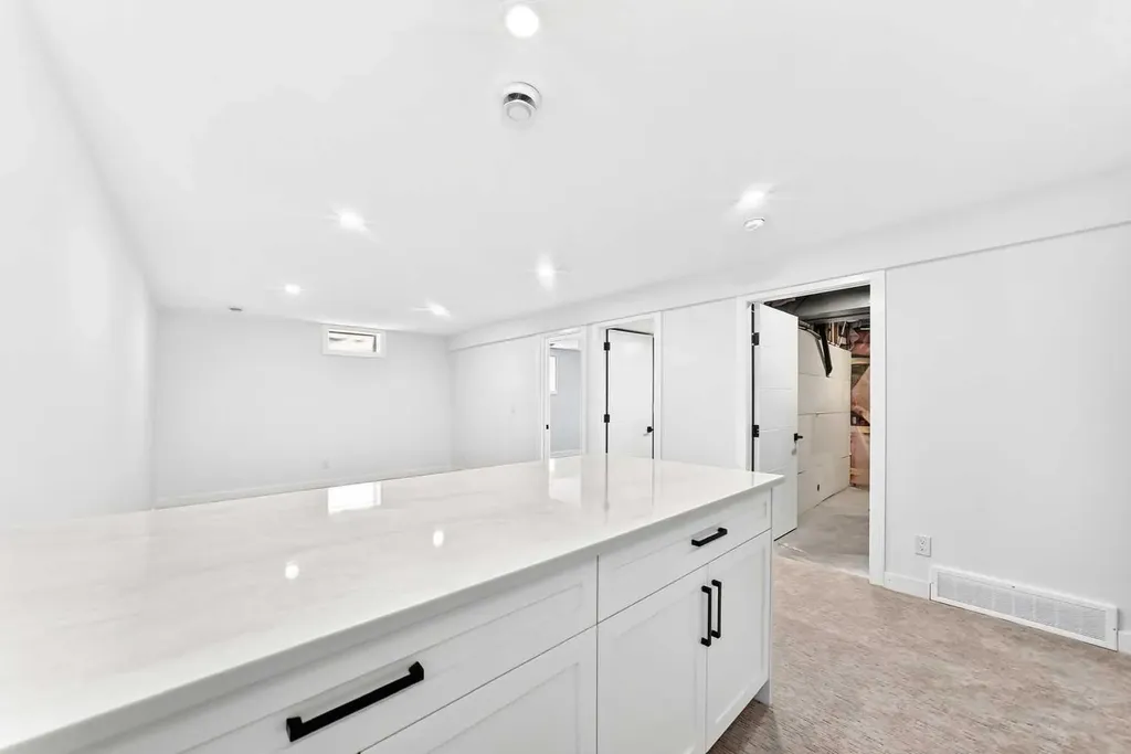 1204 Lake Sylvan Drive SE Calgary AB T2J3C8