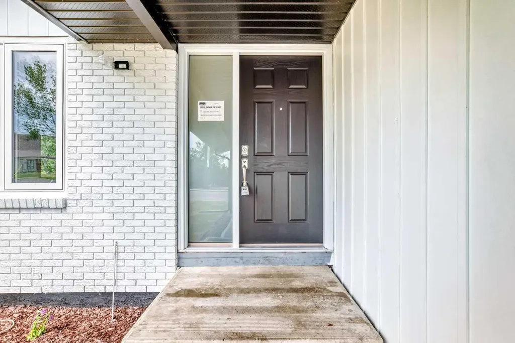 1204 Lake Sylvan Drive SE Calgary AB T2J3C8