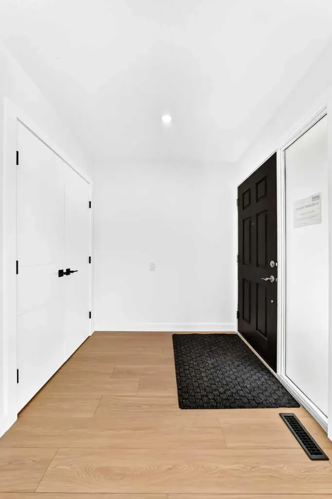 1204 Lake Sylvan Drive SE Calgary AB T2J3C8