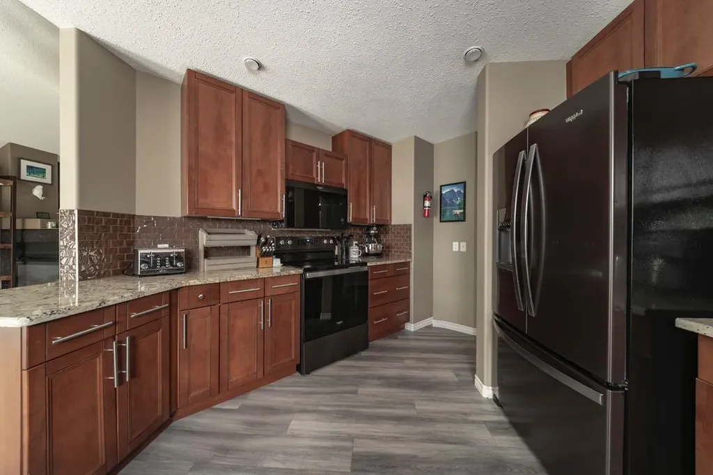 141 Wilson Drive Fort Mcmurray AB T9H 5P6