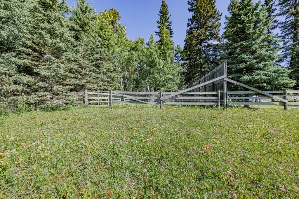 320070 163 Avenue W Rural Foothills County AB T0L 1W4