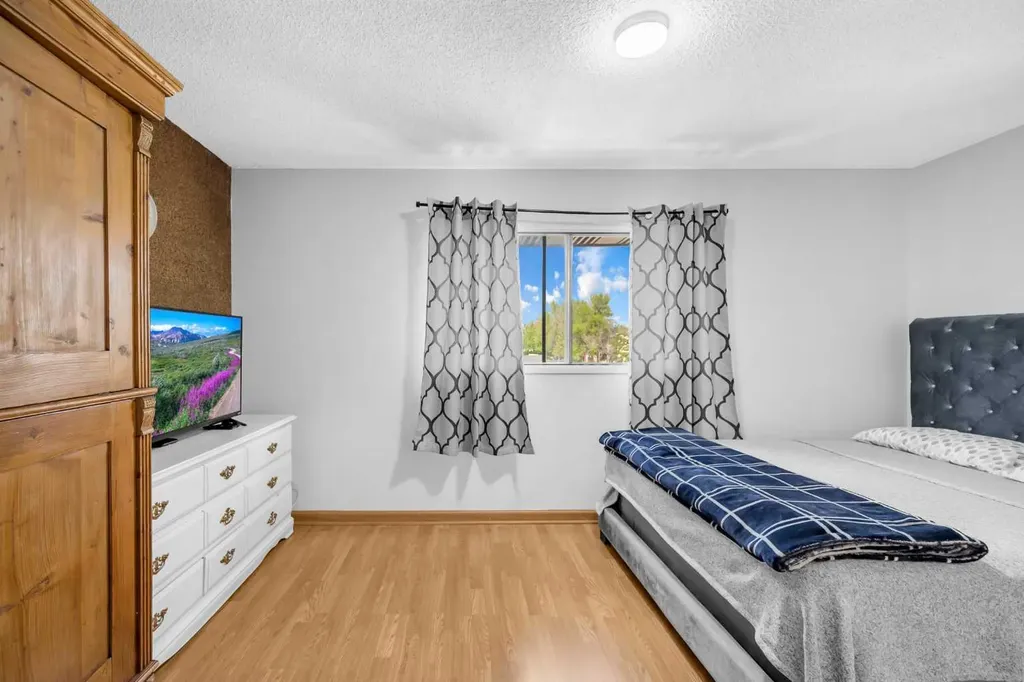 54 Templegreen Road NE Calgary AB T1Y 4Y8