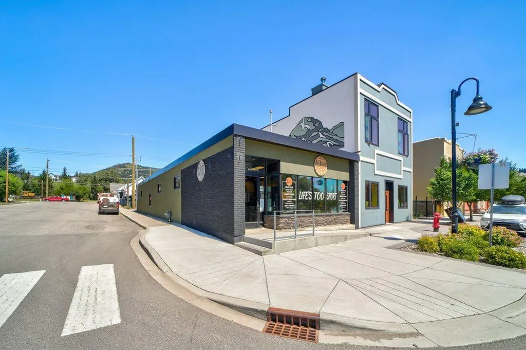 7801 17 Avenue Coleman AB T0K 0M0