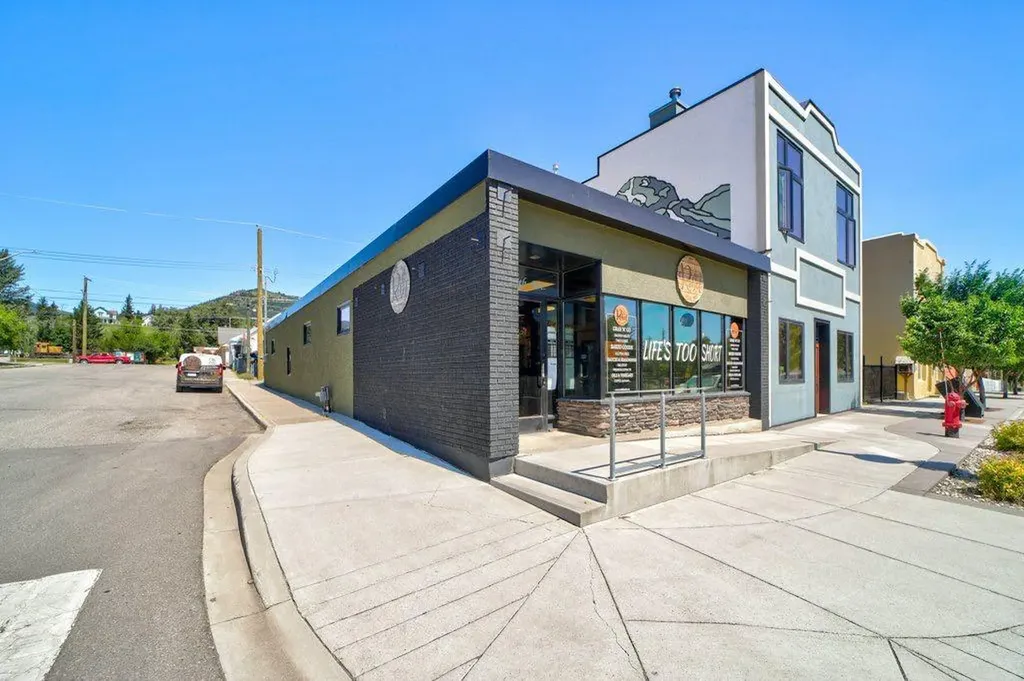 7801 17 Avenue Coleman AB T0K 0M0