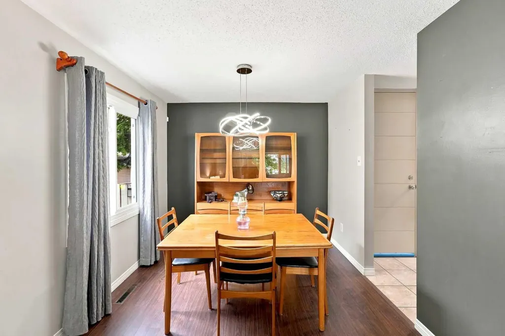 12 Anders Street Red Deer AB T4R 1B8