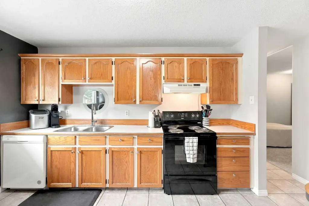12 Anders Street Red Deer AB T4R 1B8