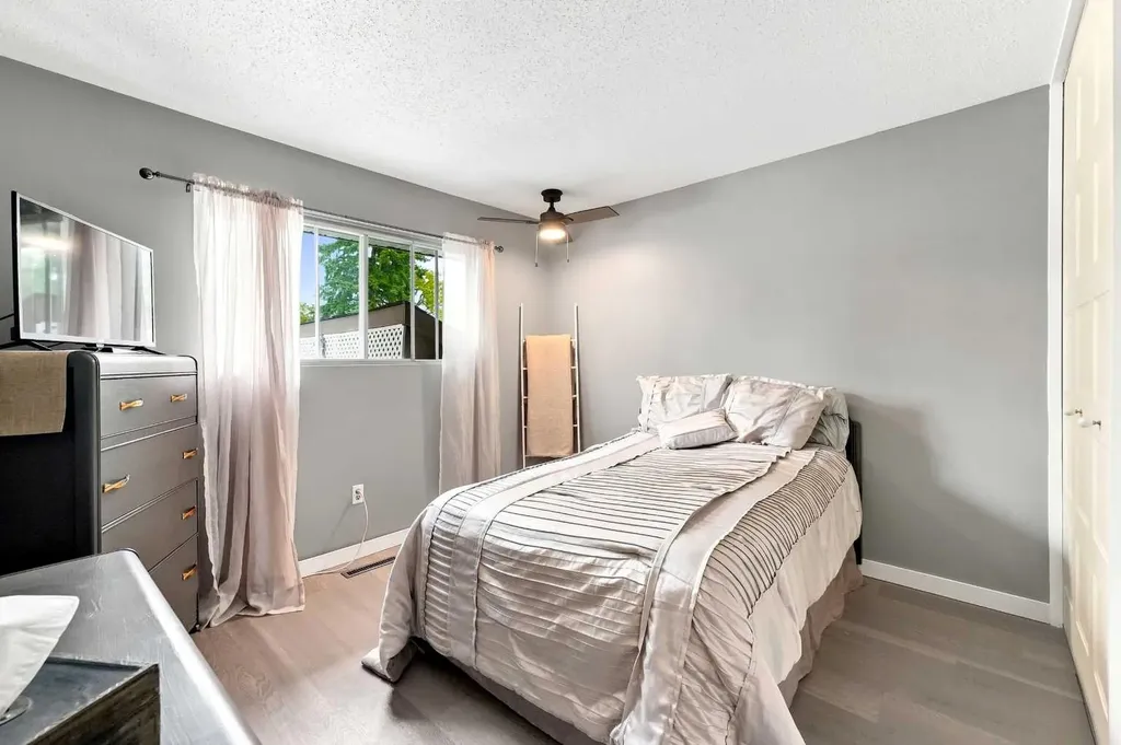 12 Anders Street Red Deer AB T4R 1B8