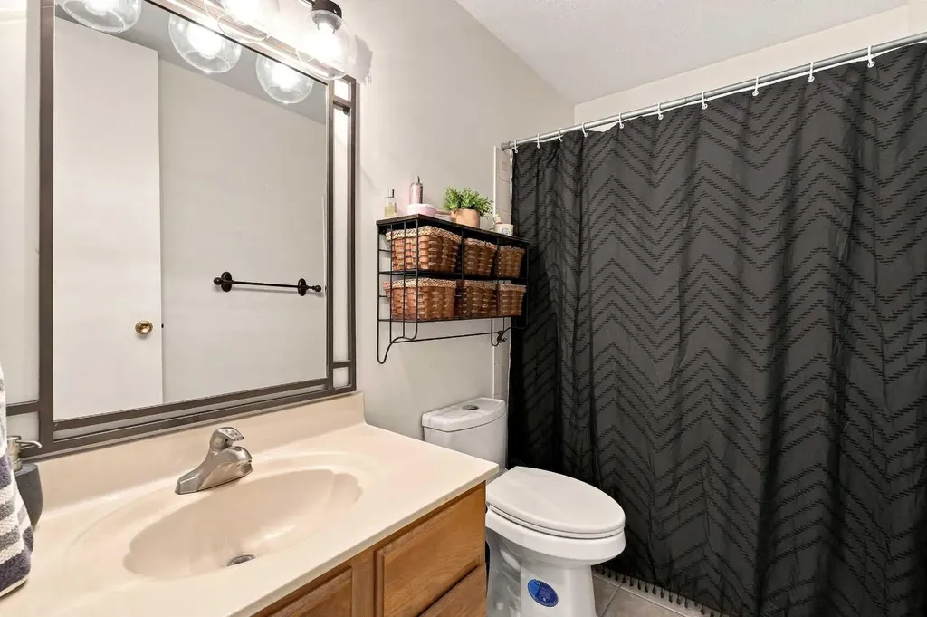 12 Anders Street Red Deer AB T4R 1B8