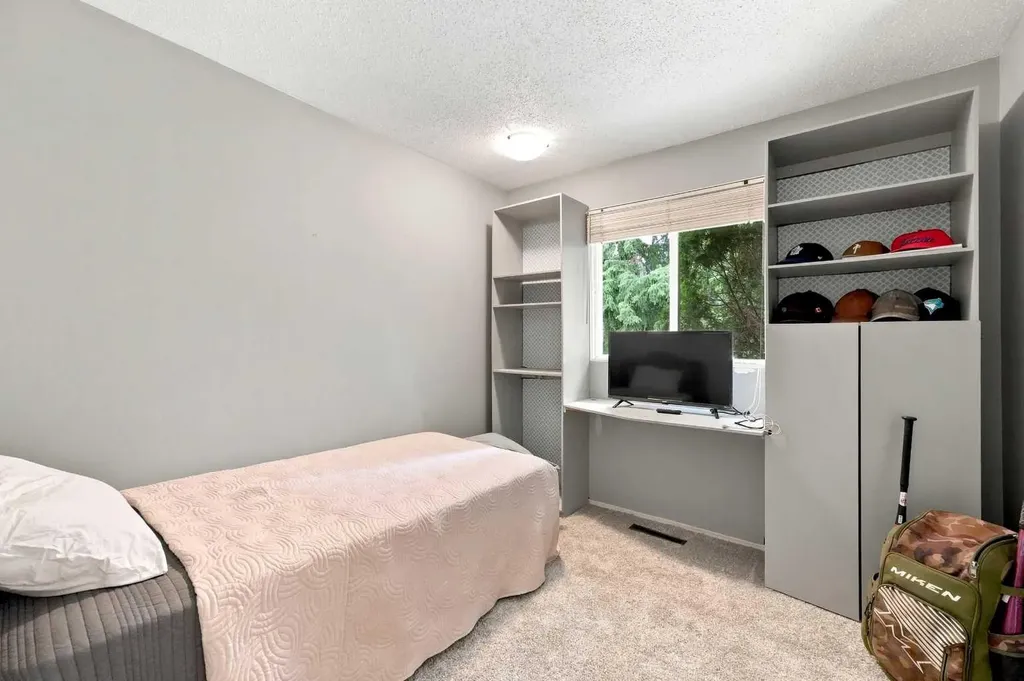 12 Anders Street Red Deer AB T4R 1B8