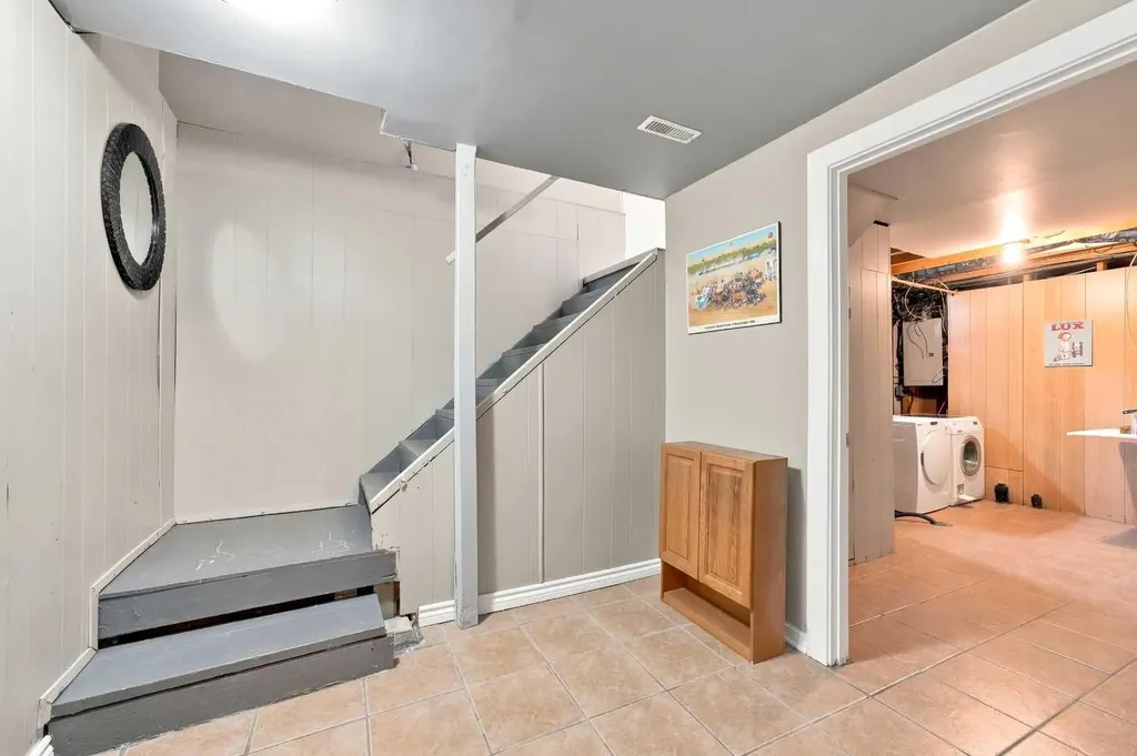 12 Anders Street Red Deer AB T4R 1B8