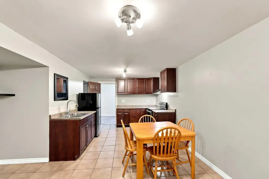 12 Anders Street Red Deer AB T4R 1B8
